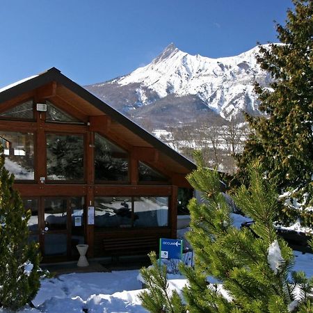 Отель Vvf Les Ecrins Champsaur Сен-Бонне-ан-Шансор Экстерьер фото