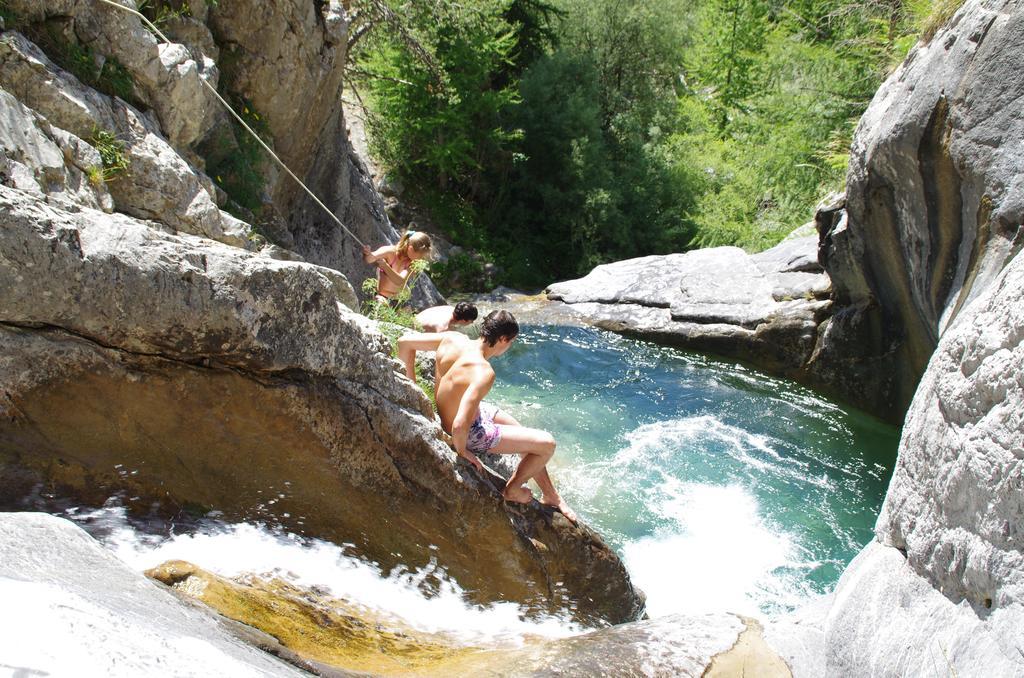Отель Vvf Les Ecrins Champsaur Сен-Бонне-ан-Шансор Экстерьер фото